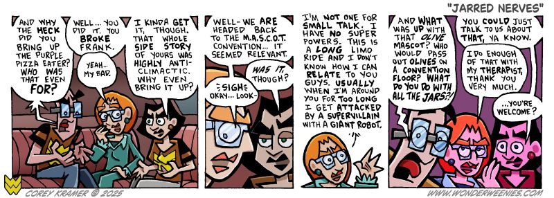 Wonder Weenies :: In looking through the archive, I realized that every major Carly appearance unintentionally involved a giant robot. Well... it's intentional now. 